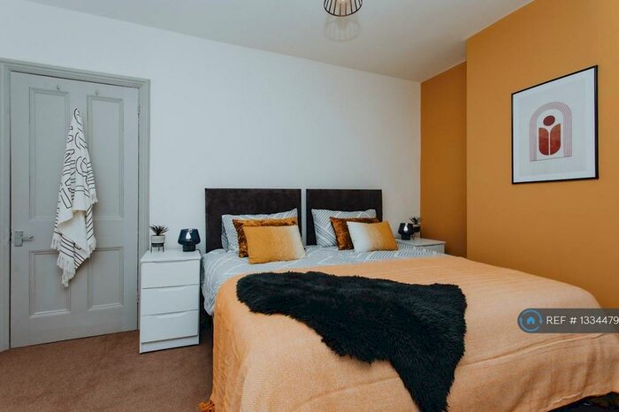 3 Bedroom Semi-Detached House To Rent In Wood Street, Rugby, CV21