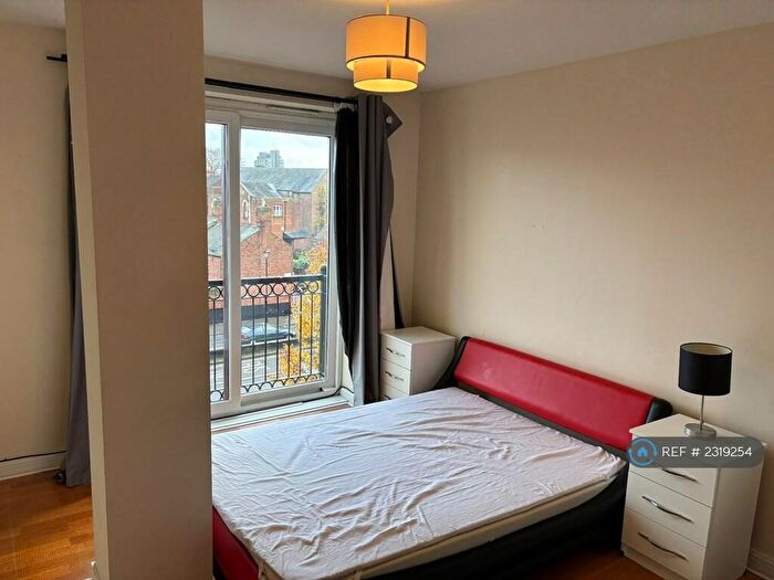 2 Bedroom Flat To Rent In Chiltern House, Aylesbury, HP19