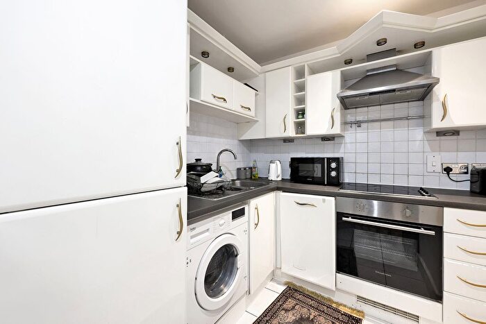 1 Bedroom Flat For Sale In High Street, London, E15