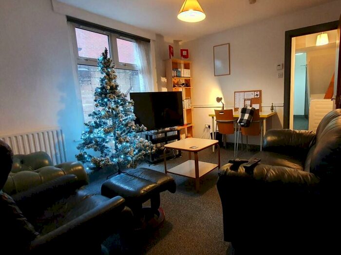 2 Bedroom Flat To Rent In Miskin Street, Cathays, Cardiff, CF24