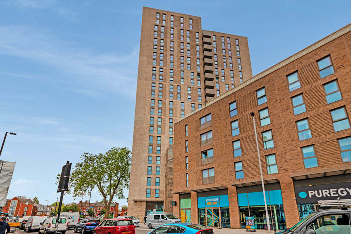 2 Bedroom Apartment To Rent In Apex Gardens, Seven Sisters London, N15