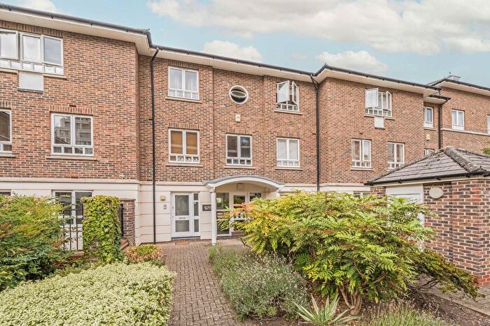 2 Bedroom Flat To Rent In Henry Macaulay Avenue, Kingston Upon Thames, KT2