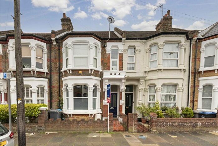 3 Bedroom Flat To Rent In Ashburnham Road, Kensal Green, NW10