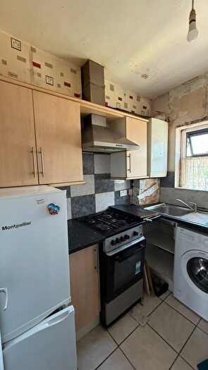 2 Bedroom Flat To Rent In Westwood Road, Seven Kings, Ilford, IG3