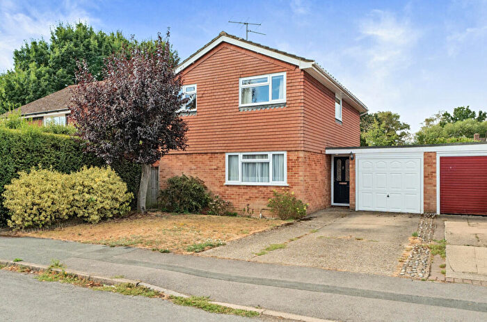 4 Bedroom Link Detached House For Sale In Pinecroft Road, Wokingham, Berkshire, RG41