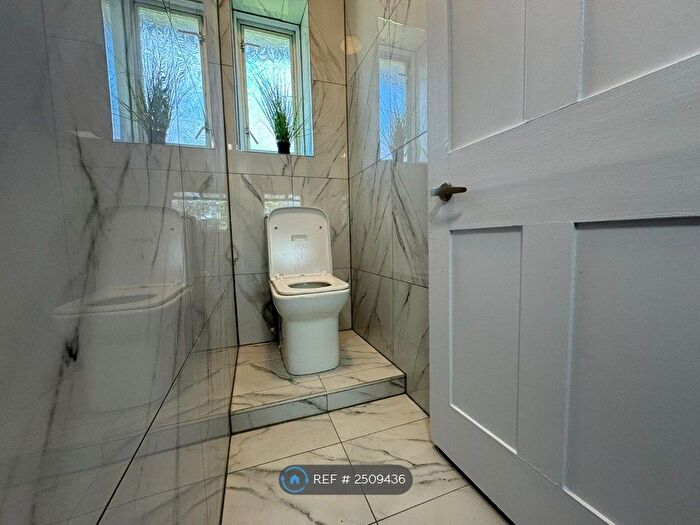 4 Bedroom Semi-Detached House To Rent In De Quincey Road, London, N17