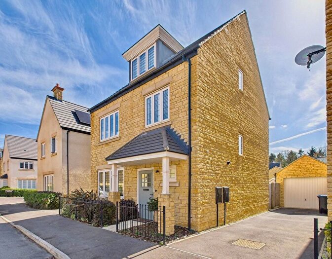 4 Bedroom Detached House For Sale In Phillips Drive, Chipping Norton, OX7