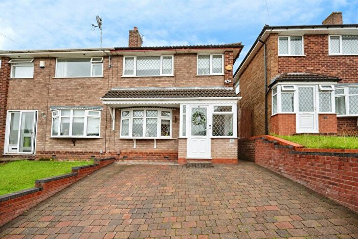 3 Bedroom Semi-Detached House For Sale In Wideacre Drive, Birmingham, B44