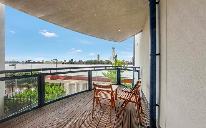 3 Bedroom Apartment To Rent In Nova Building, Newton Place, Canary Wharf, Tower Hamlets, London, E14