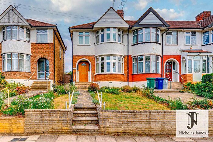 3 Bedroom End Of Terrace House For Sale In Hampden Way, Southgate, London, N14