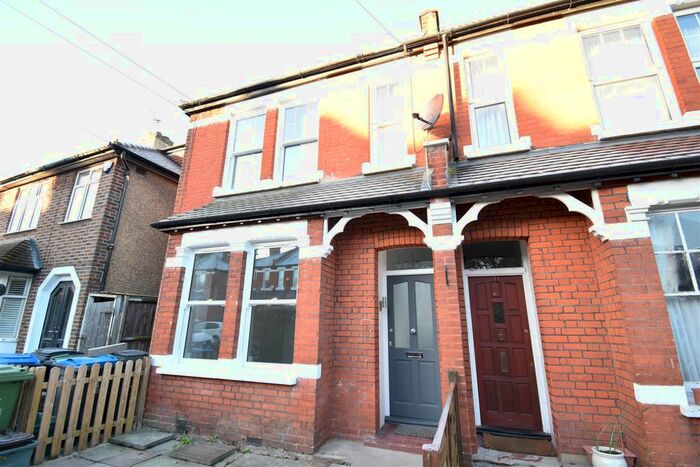 2 Bedroom Flat To Rent In Ellerton Road, Tolworth, Surbiton KT6