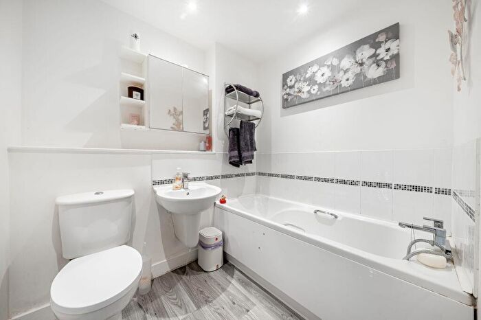 2 Bedroom Flat For Sale In Nicholls Close, Caterham, CR3