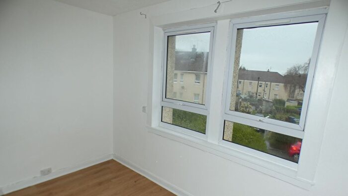 2 Bedroom Flat To Rent In Gallowhill Road, Paisley, PA3