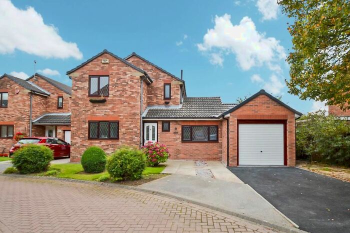 3 Bedroom Detached House To Rent In The Close, Sutton, Hull, HU7