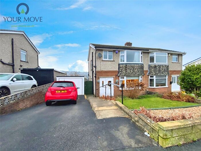 3 Bedroom Semi Detached House For Sale In Wheathead Crescent, Keighley, West Yorkshire, BD22