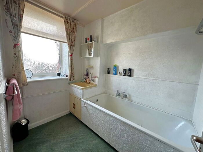 2 Bedroom Bungalow For Sale In Walkers Way, Barrowby, Grantham, NG32