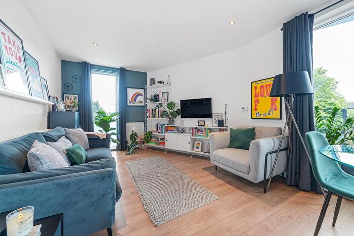 2 Bedroom Flat For Sale In Barrington Road, SW9