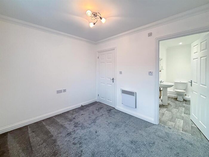 2 Bedroom Apartment To Rent In West Street, Axminster, EX13