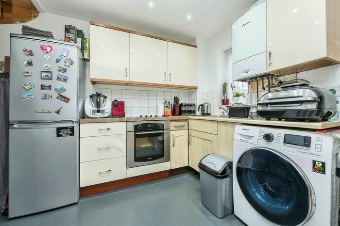 1 Bedroom End Of Terrace House For Sale In Copperfields, Luton, Bedfordshire, LU4
