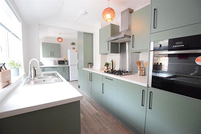 3 Bedroom Terraced House To Rent In Kesteven Street - Student House - /, LN5