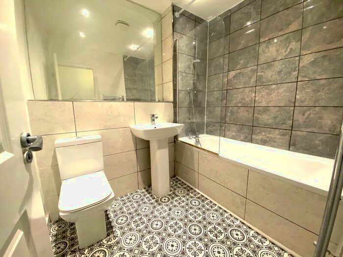 2 Bedroom Semi-Detached House To Rent In Heath Field Green, Salford, M6