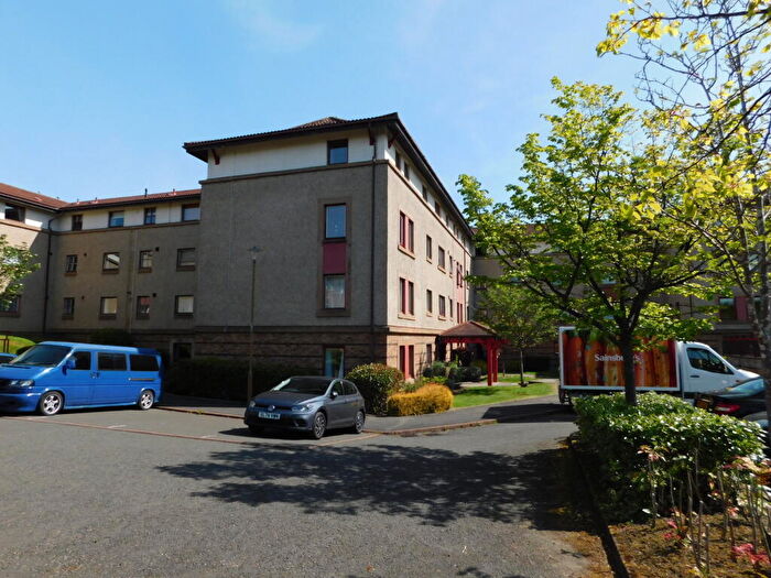 2 Bedroom Flat To Rent In , North Werber Place, Edinburgh, EH4