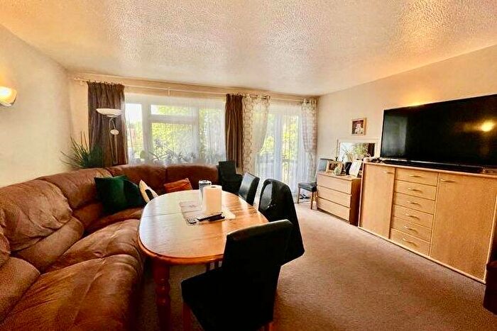 2 Bedroom Flat To Rent In Cherrycroft Gardens, Westfield Park, Pinner, Middlesex, HA5