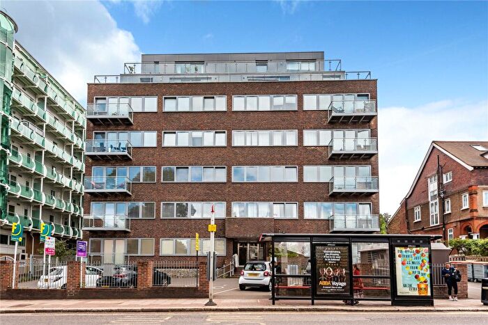 2 Bedroom Apartment For Sale In Station Road, Barnet, EN5