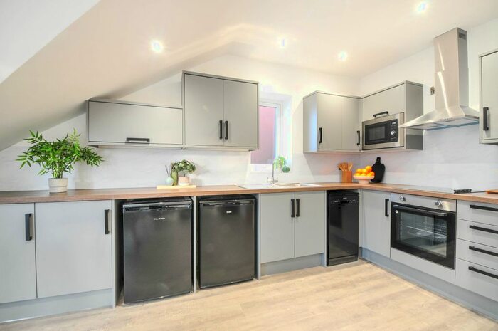 3 Bedroom Flat To Rent In Mitford Road, Manchester, M14