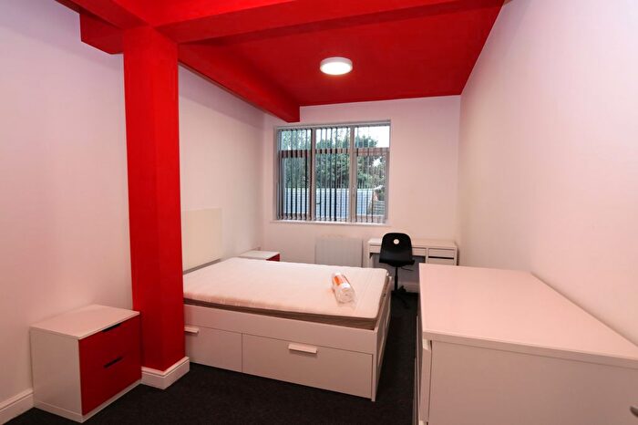 3 Bedroom Flat To Rent In Kings Court, - King William Street, Coventry, West Midlands, CV1