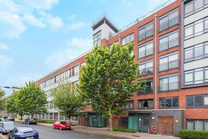 2 Bedroom Flat To Rent In Larden Road, Acton, London, W3