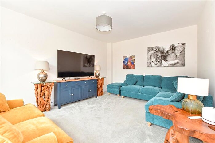 3 Bedroom Detached House For Sale In Fennel Drive, Chichester, West Sussex, PO20