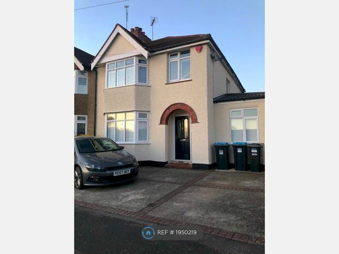 3 Bedroom Semi-Detached House To Rent In Sunny Rise, Chaldon, Caterham, CR3