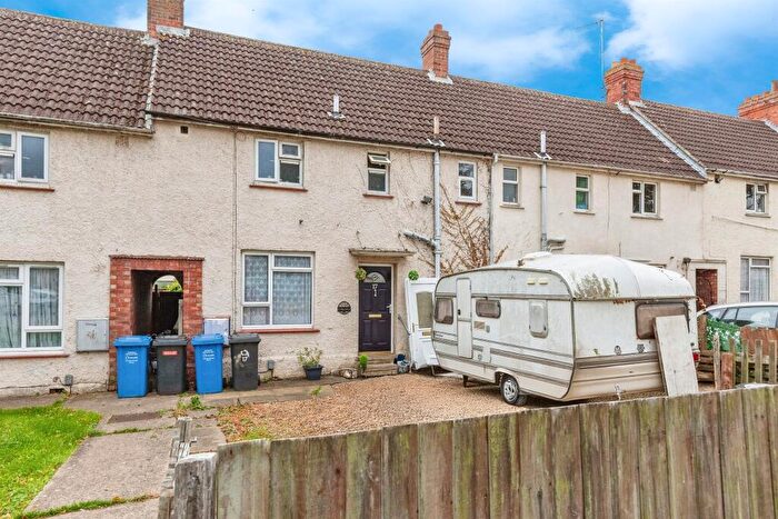 2 Bedroom Semi-Detached House For Sale In The Oval, Kettering, NN15