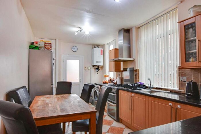 3 Bedroom Terraced House For Sale In Kimberley Road, Leicester, LE2