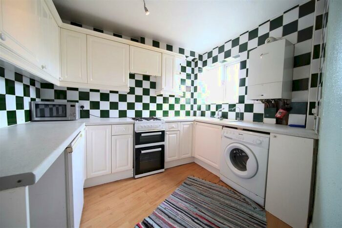 3 Bedroom Flat To Rent In Hampden Square, London, N14