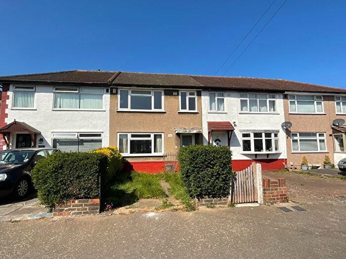 3 Bedroom Terraced House For Sale In Rosebank Avenue, Hornchurch, RM12