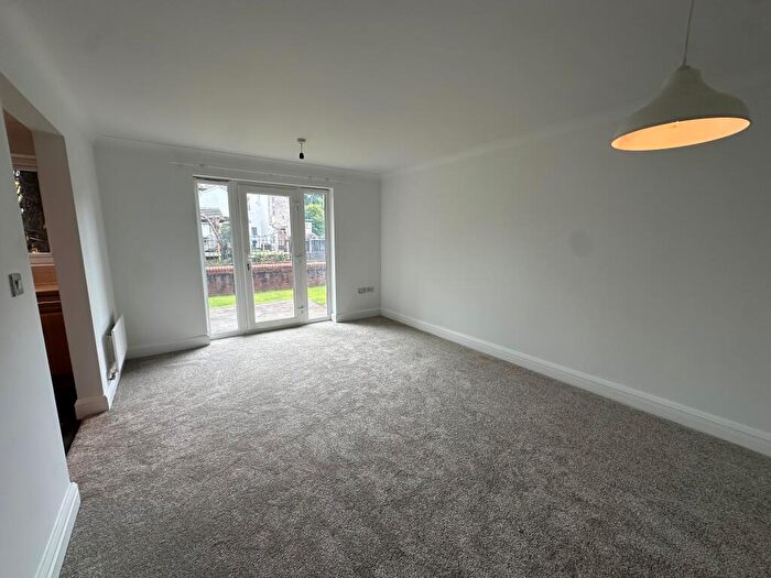 2 Bedroom Flat To Rent In Waterside, M33