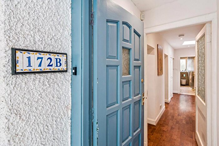 2 Bedroom Flat To Rent In Morningside Road, Edinburgh, Midlothian, EH10