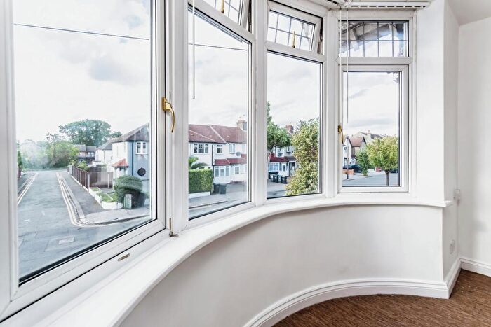 2 Bedroom Flat For Sale In Galpins Road, Thornton Heath, CR7