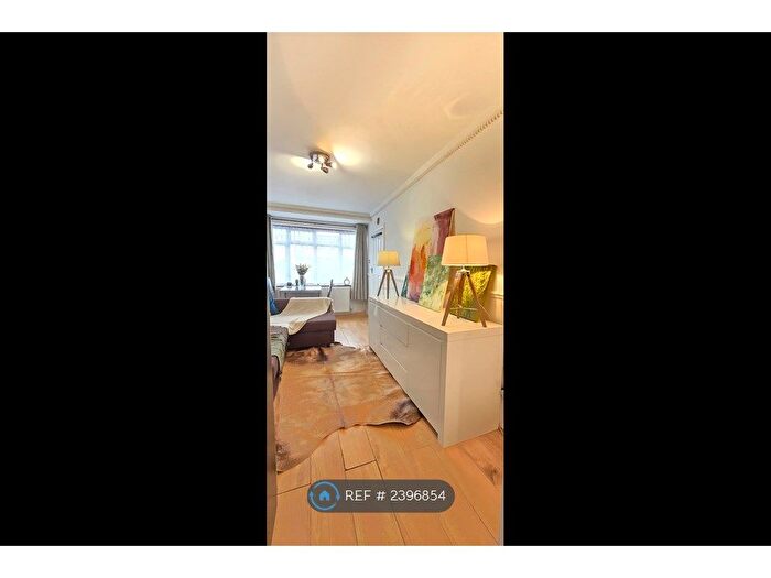 Studio To Rent In Perivale, Perivale, UB6