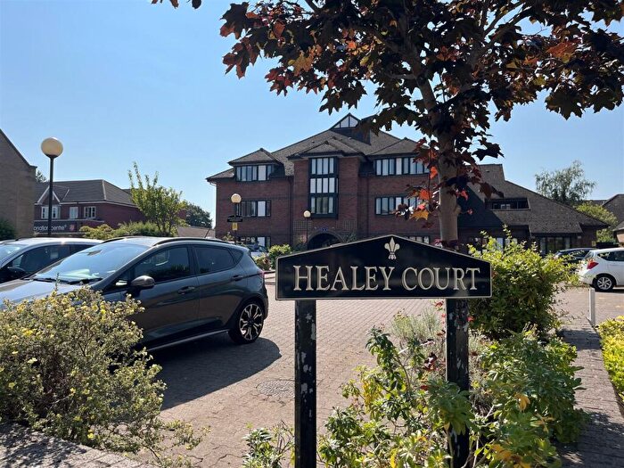 2 Bedroom Flat For Sale In Coten End, Warwick, CV34