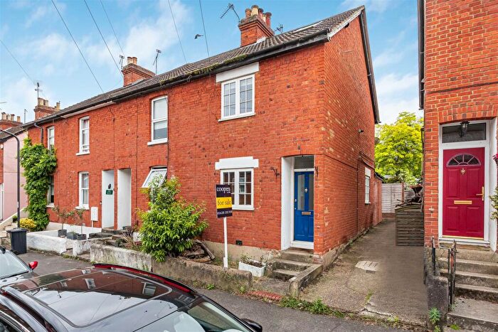 3 Bedroom End Of Terrace House For Sale In College Glen, Maidenhead, SL6