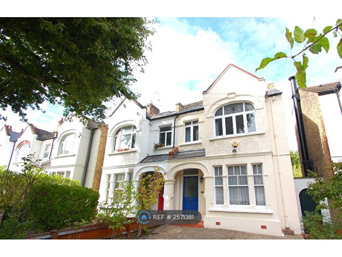6 Bedroom Semi-Detached House To Rent In Fontenoy Road, London, SW12