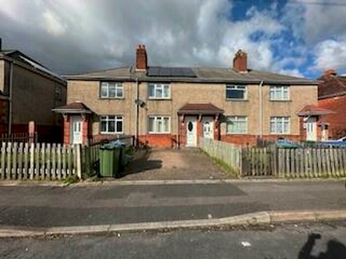 3 Bedroom House To Rent In Honeysuckle Road, Southampton, SO16