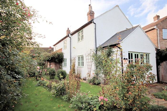 3 Bedroom Detached House For Sale In Luton Road, Toddington, LU5