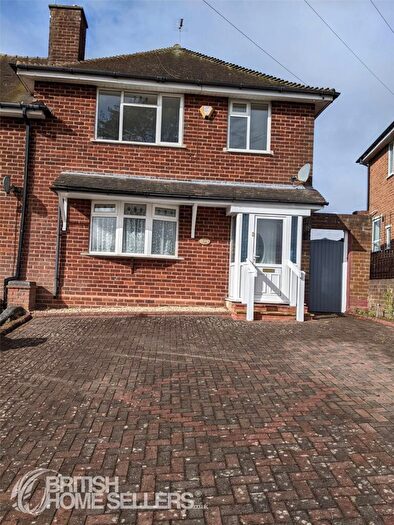 3 Bedroom Semi-Detached House For Sale In Shenstone Avenue, Stourbridge, West Midlands, DY8