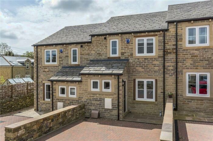 3 Bedroom Town House To Rent In Moor View Addingham, LS29