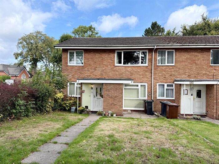 2 Bedroom Maisonette For Sale In Myton Drive, Shirley, Solihull, B90