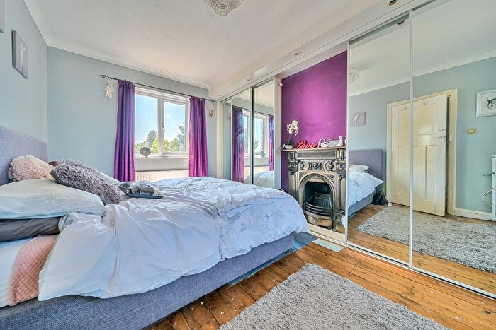 3 Bedroom Semi-detached House For Sale In Victoria Road, Knaphill, Woking, GU21